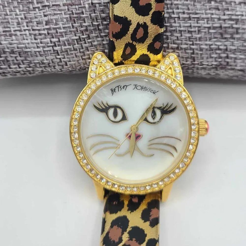 Betsey Johnson Mother of Pearl Cat Face Watch New!  Working  NWOT!